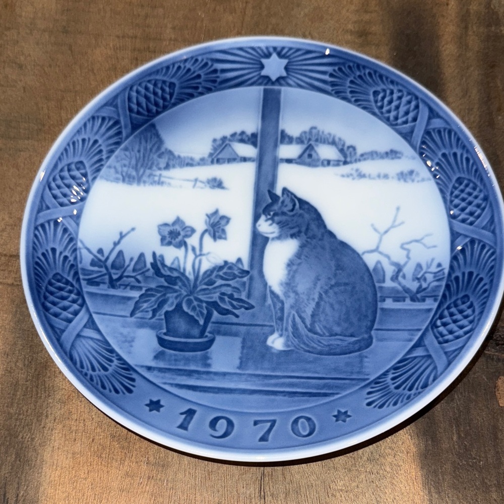 Vintage Royal Copenhagen Christmas Plate Christmas Rose and Cat 1970